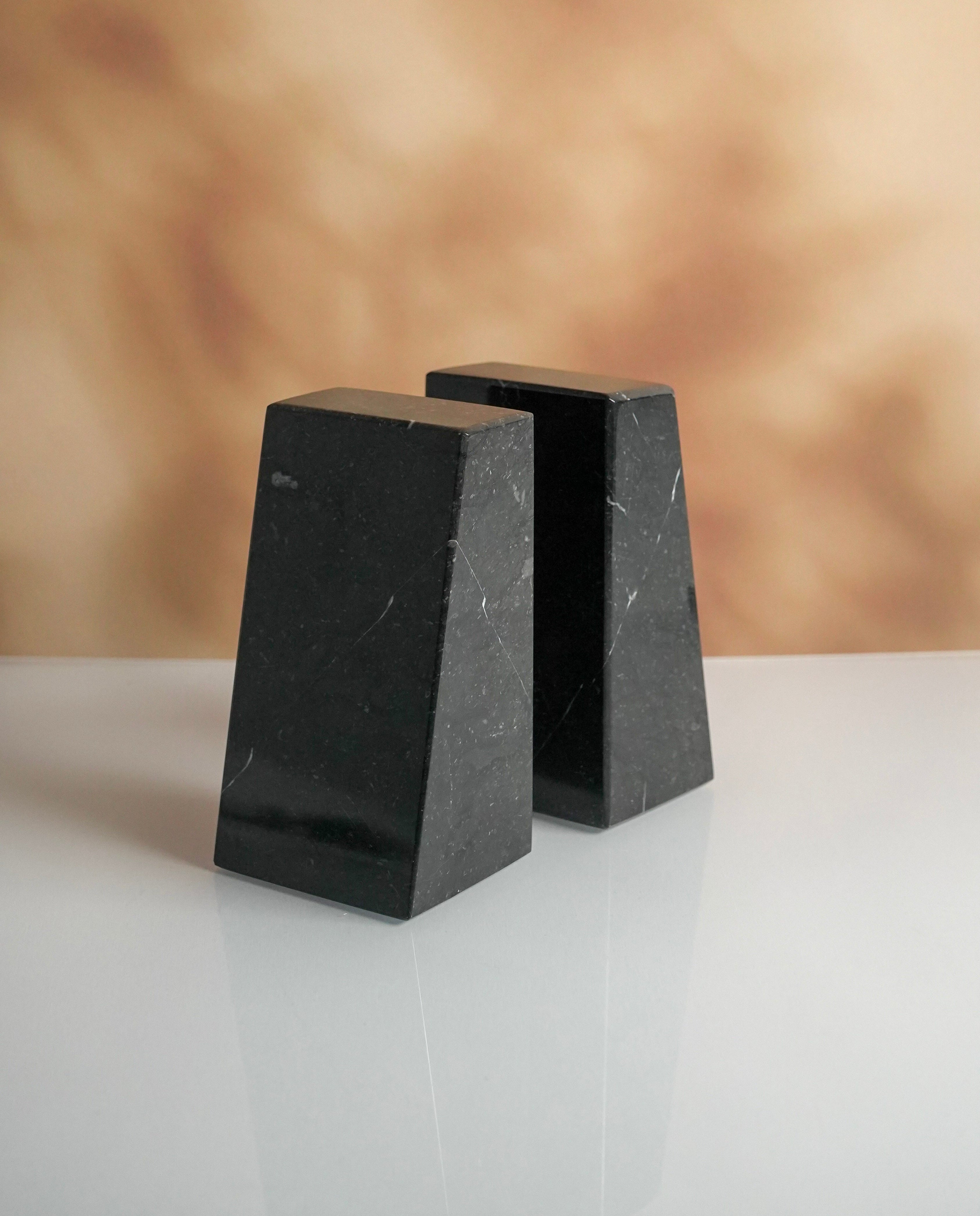 Sujetalibros en Mármol Negro