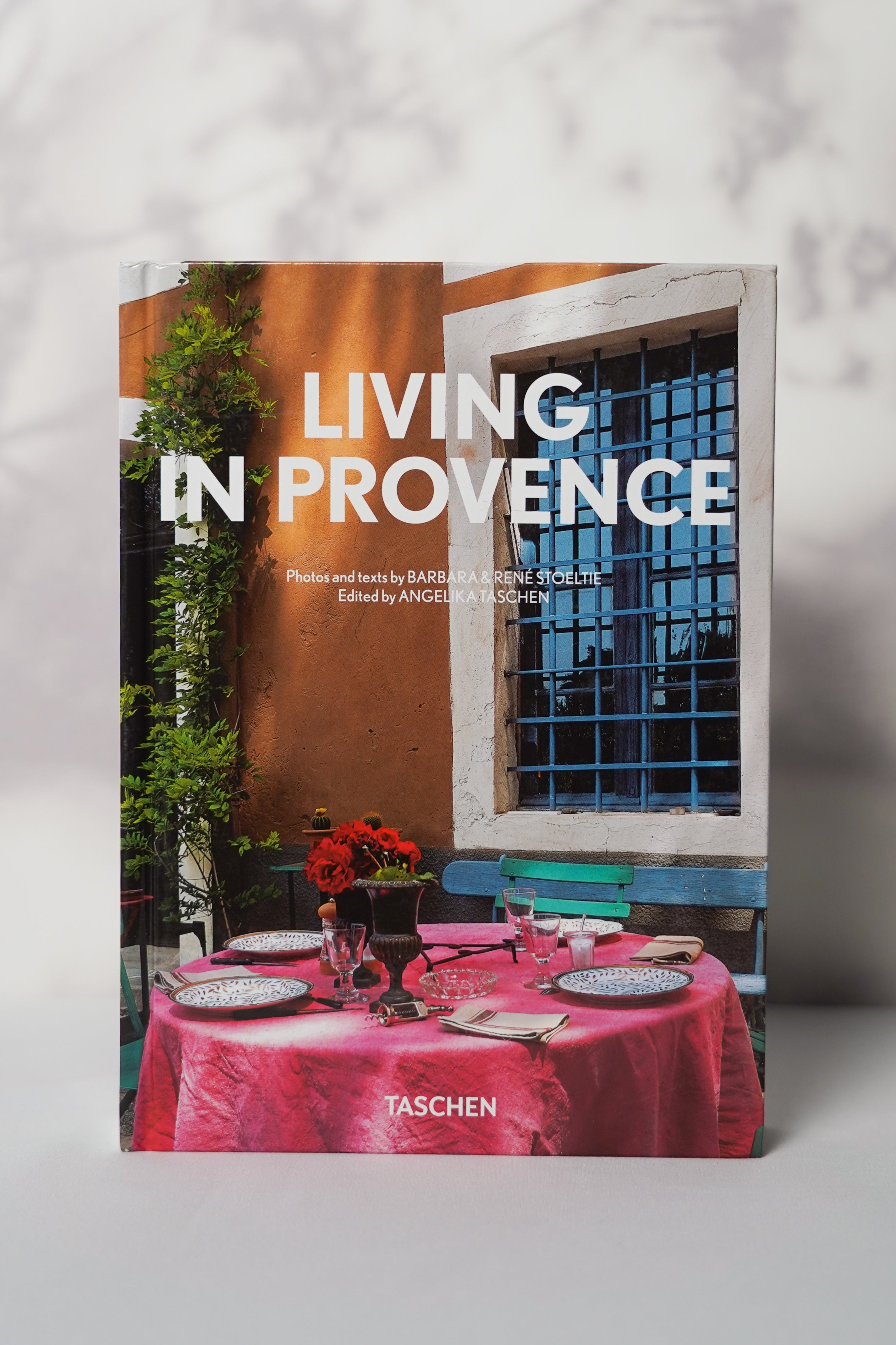 Living in Provence. 40th Ed.