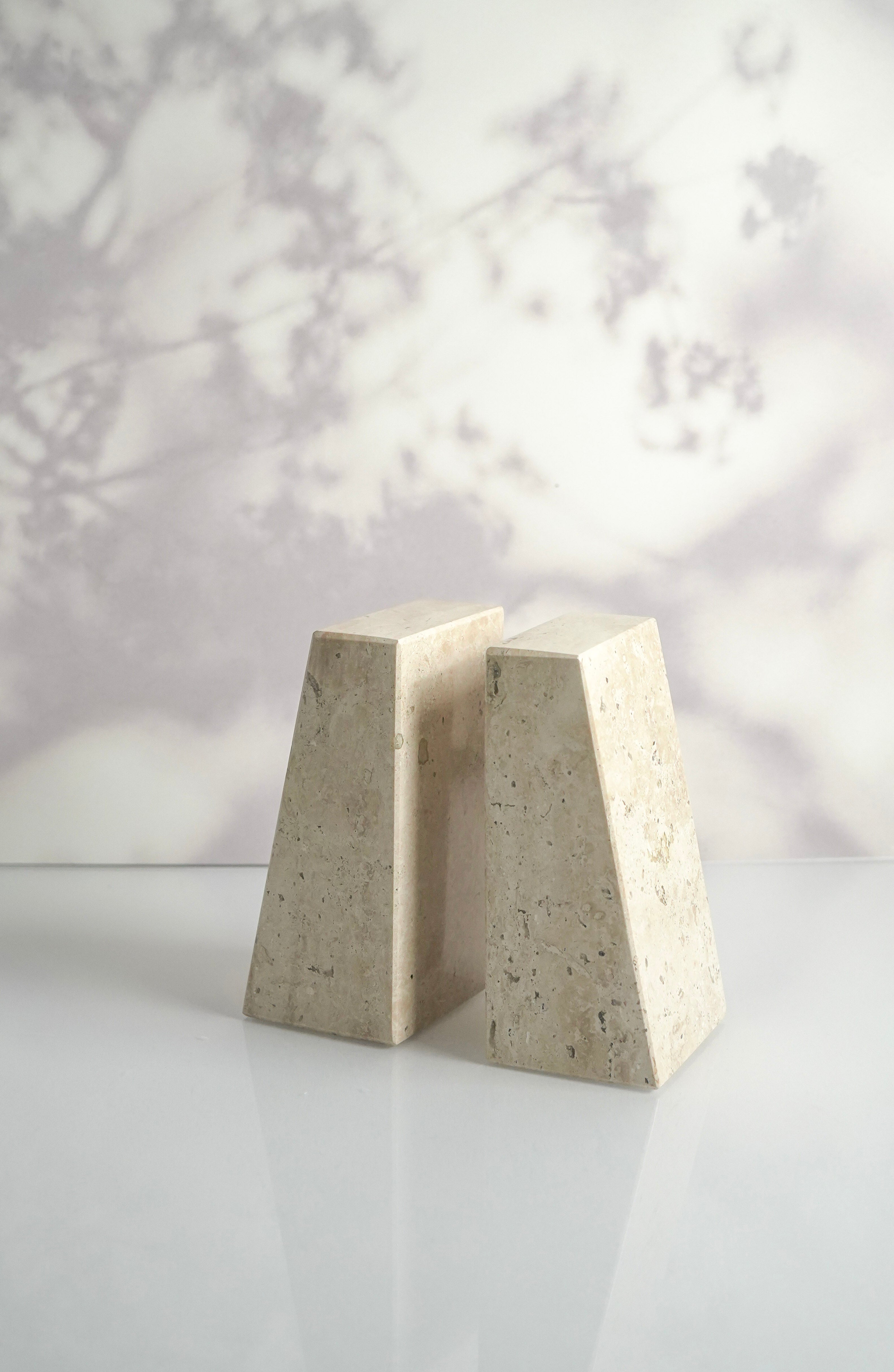 Sujetalibros en Mármol Travertino